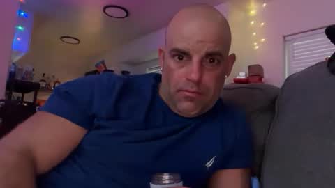 Snapshot of thebuzz777 chatting on December 19, 9:27 am theBuzz777 online show from December 19, 9:27 am