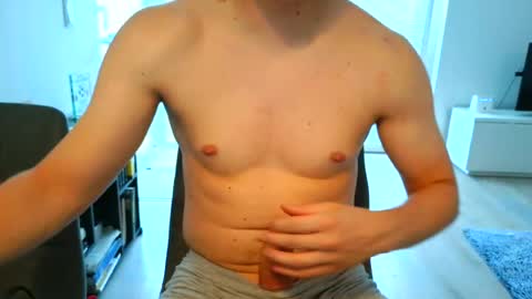 thecuteguy144949 online show from July 17, 9:49 am