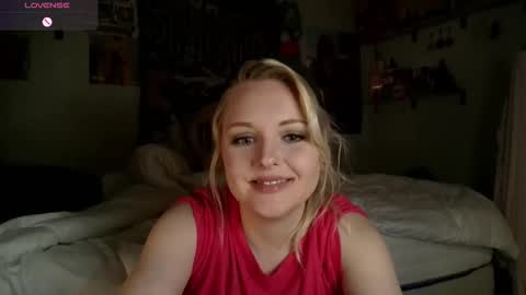 Snapshot of thedancingalien chatting on April 25, 4:15 am Kassandra Grant online show from April 25, 4:15 am
