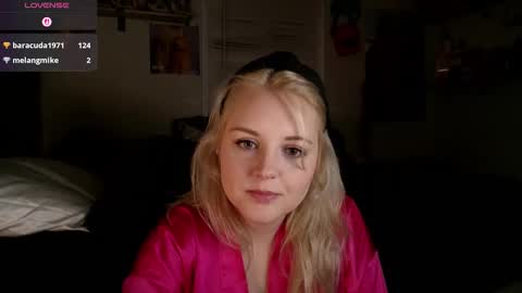 Snapshot of thedancingalien chatting on May 1, 4:39 am Kassandra Grant online show from May 1, 4:39 am