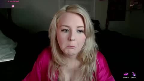 Snapshot of thedancingalien chatting on May 6, 4:41 am Kassandra Grant online show from May 6, 4:41 am