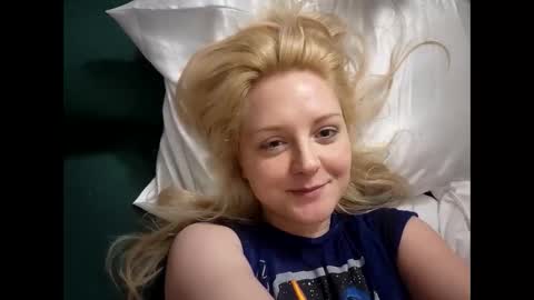 Snapshot of thedancingalien chatting on May 16, 4:42 am Kassandra Grant online show from May 16, 4:42 am