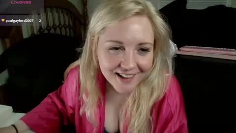 Snapshot of thedancingalien chatting on May 20, 5:24 am Kassandra Grant online show from May 20, 5:24 am