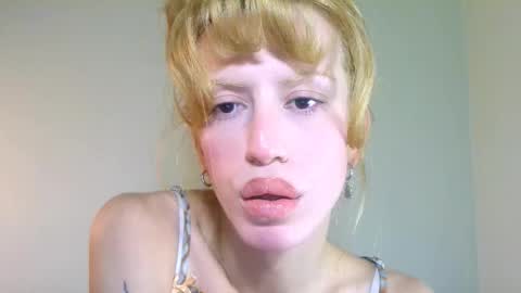 Snapshot of thedollxxxperience chatting on September 26, 5:39 pm Yolanda online show from September 26, 5:39 pm