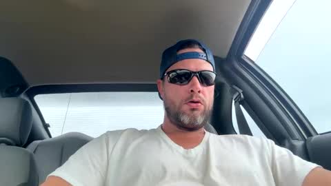 Carter Bates online show from November 18, 9:30 pm