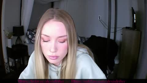 Snapshot of thedrifters chatting on December 12, 8:10 pm AlexisDrifter online show from December 12, 8:10 pm