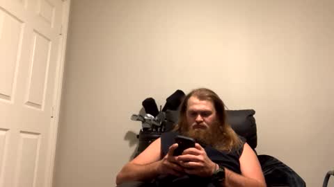 Snapshot of thedude715981 chatting on December 19, 5:07 am thedude715981 online show from December 19, 5:07 am