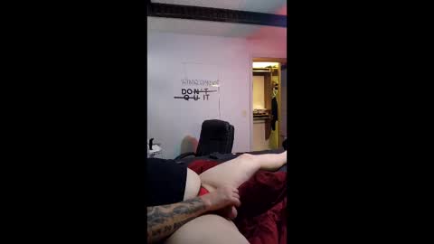 theejerbear1983 online show from April 12, 4:28 am