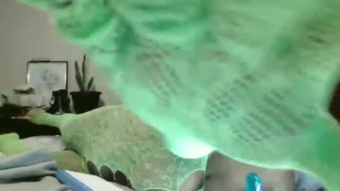 TheeTashelly online show from October 21, 7:20 am