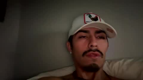 Snapshot of theglorious2002 chatting on November 27, 7:05 pm theglorious2002 online show from November 27, 7:05 pm