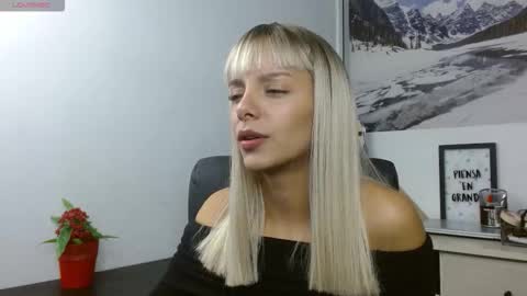 Snapshot of thegodmother_gh chatting on November 3, 4:03 am Peyton online show from November 3, 4:03 am