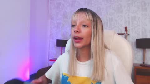 Snapshot of thegodmother_gh chatting on December 5, 3:59 am Peyton online show from December 5, 3:59 am