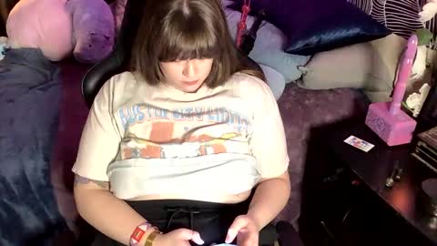 Snapshot of thehappylittleslut chatting on February 23, 9:26 pm TheHappyLittleSlut online show from February 23, 9:26 pm