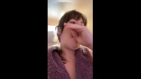 Snapshot of thehappylittleslut chatting on March 5, 12:44 pm TheHappyLittleSlut online show from March 5, 12:44 pm