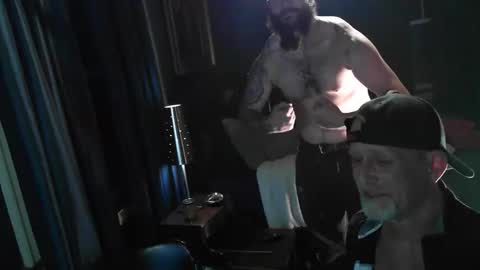 Snapshot of thehouseguy513 chatting on November 20, 2:34 am thehouseguy513 online show from November 20, 2:34 am