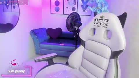 Snapshot of theia_moon_ chatting on October 1, 12:33 pm Theia online show from October 1, 12:33 pm