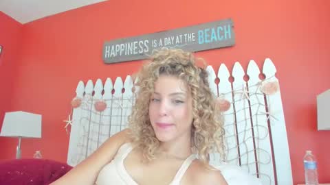 Snapshot of theislandgirl chatting on January 1, 5:55 pm Lily Marie online show from January 1, 5:55 pm