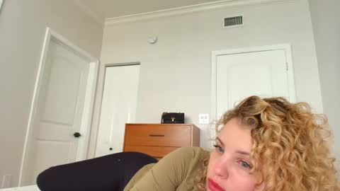 Snapshot of theislandgirl chatting on January 30, 7:48 pm Lily Marie online show from January 30, 7:48 pm