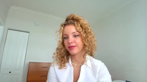 Snapshot of theislandgirl chatting on February 20, 7:08 pm Lily Marie online show from February 20, 7:08 pm