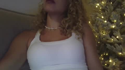 Snapshot of theislandgirl chatting on March 5, 12:16 am Lily Marie online show from March 5, 12:16 am