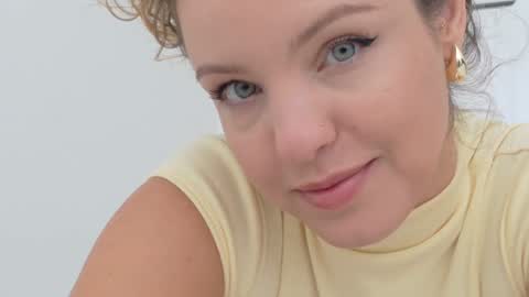 Snapshot of theislandgirl chatting on November 28, 5:59 pm Lily Marie online show from November 28, 5:59 pm