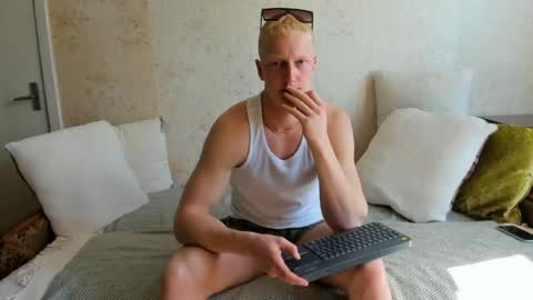 Snapshot of thejacob_d chatting on April 23, 11:53 am thejacob_d online show from April 23, 11:53 am
