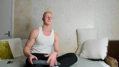 Snapshot of thejacob_d chatting on April 28, 5:18 pm thejacob_d online show from April 28, 5:18 pm