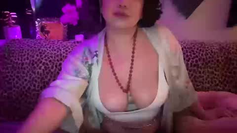 Snapshot of thejadeempress777 chatting on October 18, 4:04 am thejadeempress777 online show from October 18, 4:04 am