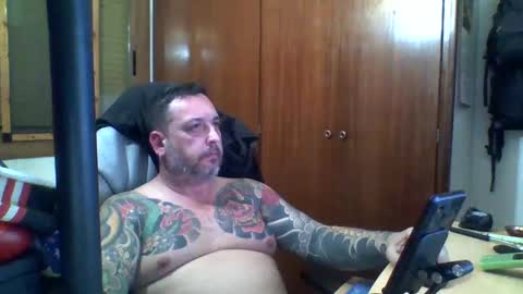 Snapshot of thekier chatting on December 5, 5:50 pm thekier online show from December 5, 5:50 pm