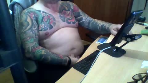 Snapshot of thekier chatting on December 5, 8:55 pm thekier online show from December 5, 8:55 pm