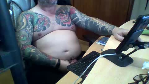 Snapshot of thekier chatting on December 6, 12:02 am thekier online show from December 6, 12:02 am