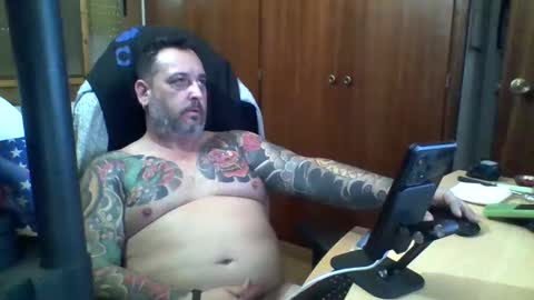 Snapshot of thekier chatting on December 7, 7:27 am thekier online show from December 7, 7:27 am