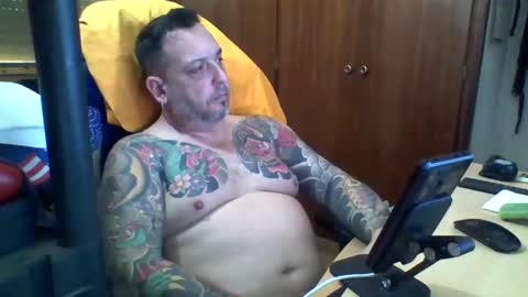 Snapshot of thekier chatting on December 22, 3:00 pm thekier online show from December 22, 3:00 pm