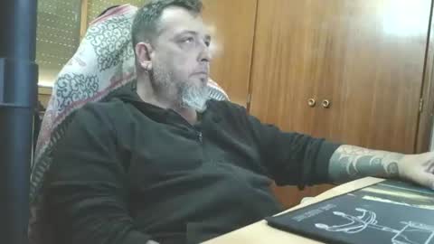 Snapshot of thekier chatting on February 8, 3:37 pm thekier online show from February 8, 3:37 pm