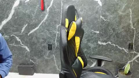 Snapshot of thelitoshowofficial chatting on January 19, 2:04 am thelitoshowofficial online show from January 19, 2:04 am