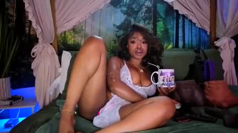 thelovelybrown online show from June 10, 3:55 pm