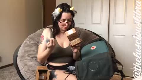 Snapshot of thelusciouslibra chatting on January 12, 7:42 pm thelusciouslibra online show from January 12, 7:42 pm