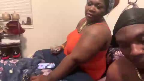 Snapshot of them1616 chatting on October 5, 2:21 am them1616 online show from October 5, 2:21 am