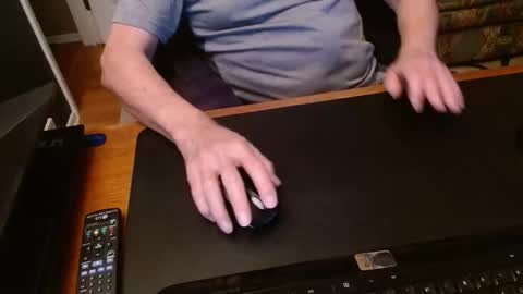 Snapshot of thembones chatting on November 5, 10:43 pm thembones online show from November 5, 10:43 pm