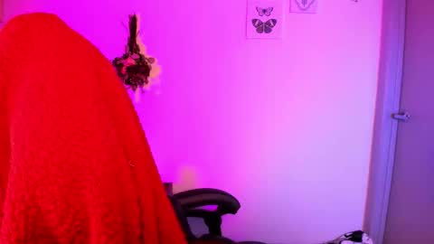 themelrose online show from April 18, 7:58 pm