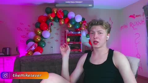 Snapshot of themikesever chatting on December 20, 6:13 pm Sever online show from December 20, 6:13 pm