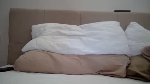 Snapshot of themikka1234 chatting on March 19, 1:37 pm themikka1234 online show from March 19, 1:37 pm