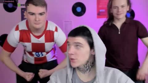 Snapshot of theo_drift chatting on February 1, 7:56 pm theo_drift online show from February 1, 7:56 pm