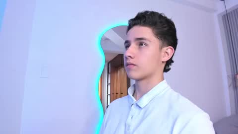 Snapshot of theohawke_ chatting on January 3, 5:20 pm THEO- MATEO online show from January 3, 5:20 pm