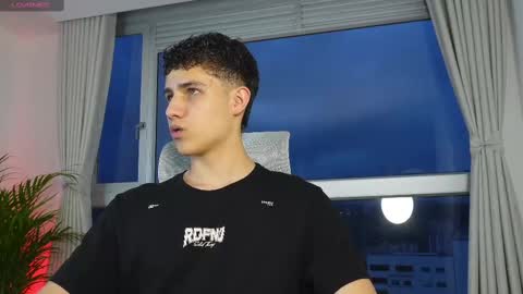 Snapshot of theohawke_ chatting on February 25, 11:11 pm THEO- MATEO online show from February 25, 11:11 pm