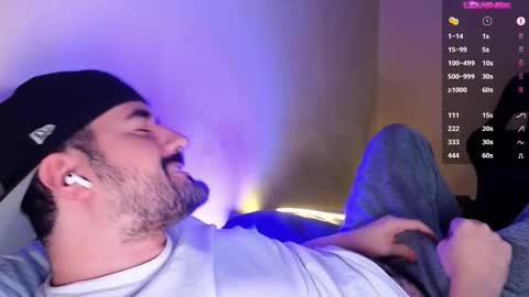 Snapshot of theoravi chatting on December 18, 4:18 am Theo Ravi online show from December 18, 4:18 am