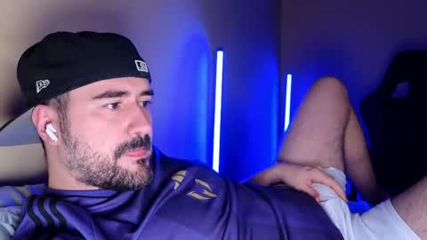 Theo Ravi online show from April 15, 3:24 am