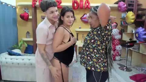 Sophia Vanessa and The Pepe online show from February 15, 4:23 pm