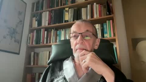 theowlandthe online show from December 25, 9:34 am