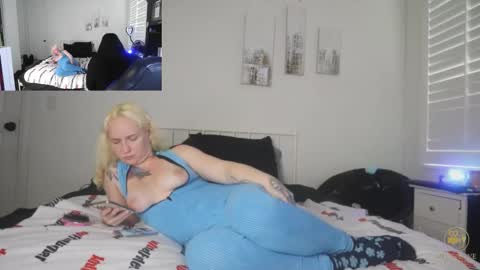 Snapshot of thepluglove chatting on November 22, 7:57 pm The Plug Love Friends online show from November 22, 7:57 pm